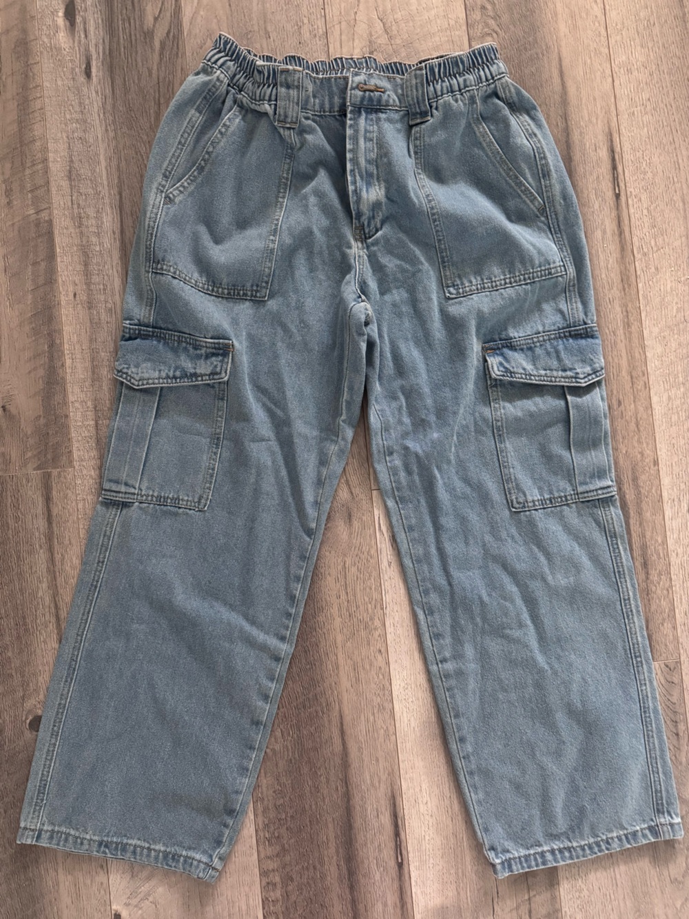 🦋 Y2K Vintage-Inspired Utility Cargo Jeans - Size M, 28 inch inseam